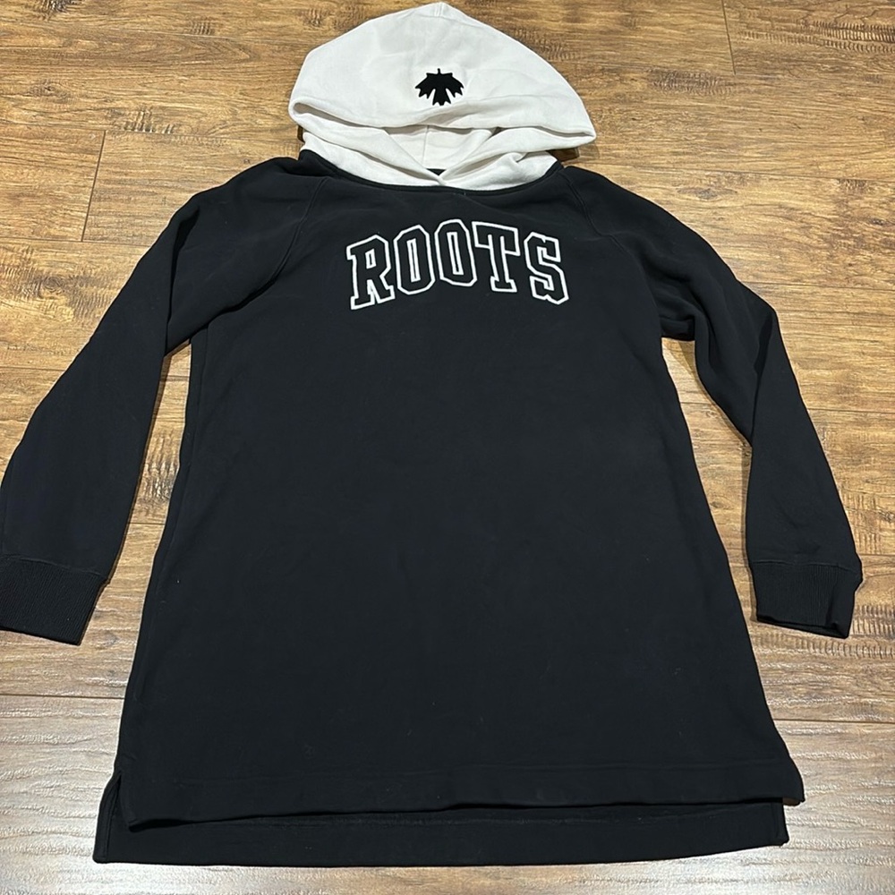 Roots black and white long hooded sweater dress size youth XXL